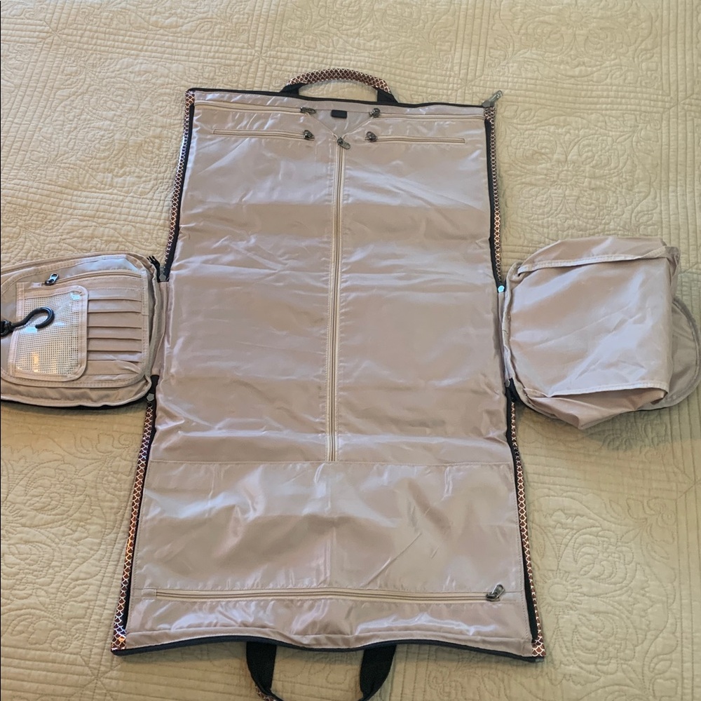 Foldable carry on garment bag NWT by Modoker. Burgandy with silver accent